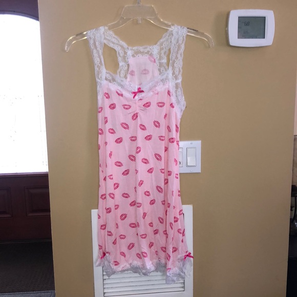 Brand new night gown - Picture 1 of 4